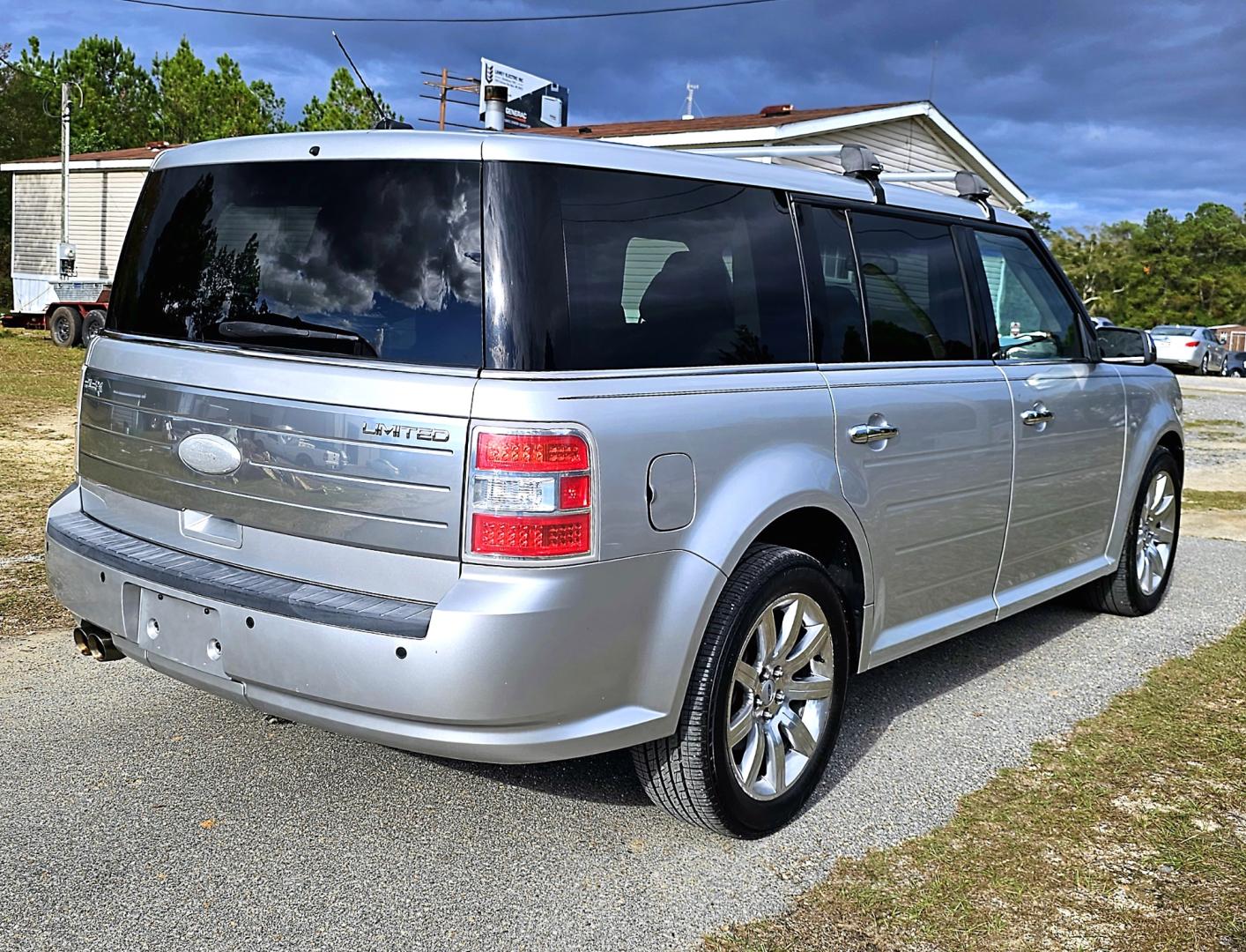 2012 Silver Ford Flex Limited FWD (2FMGK5DC3CB) with an 3.5L V6 DOHC 24V engine, 6-Speed Automatic Overdrive transmission, located at 18001 Kellogg Rd, Saucier, MS, 39574, (228) 832-1441, 139.421463, -76.641457 - Photo#7